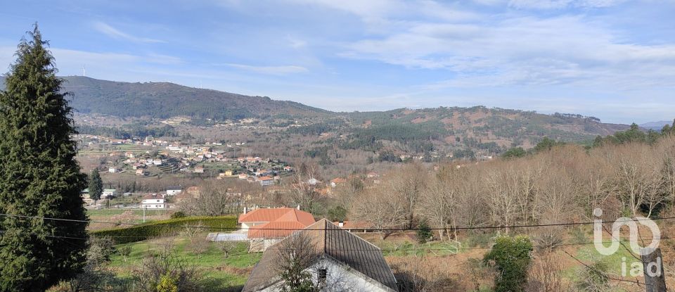Maison de village T4 à Covas de 241 m²