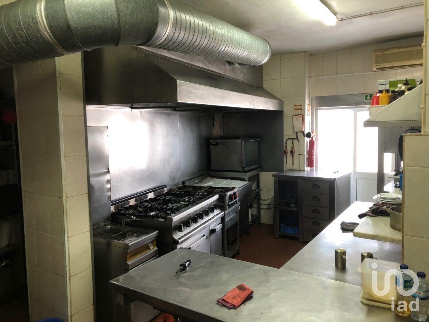 Restaurant in Sesimbra (Castelo) of 151 m²