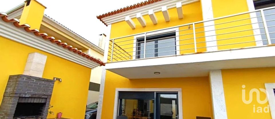 Casa / Villa T4 em São Domingos de Rana de 170 m²
