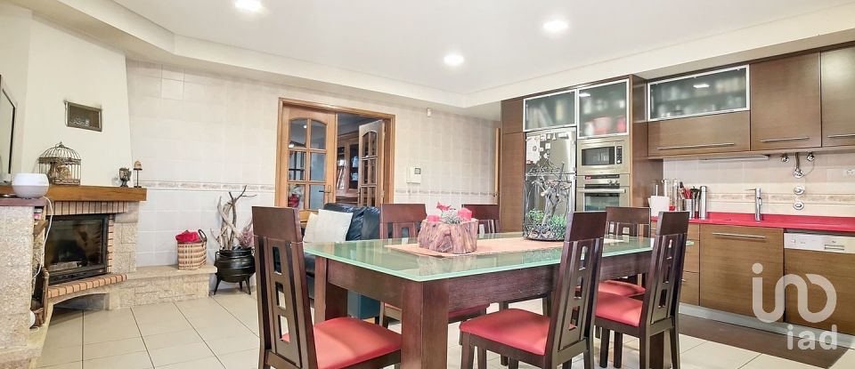 Maison rustique T4 à Válega de 359 m²