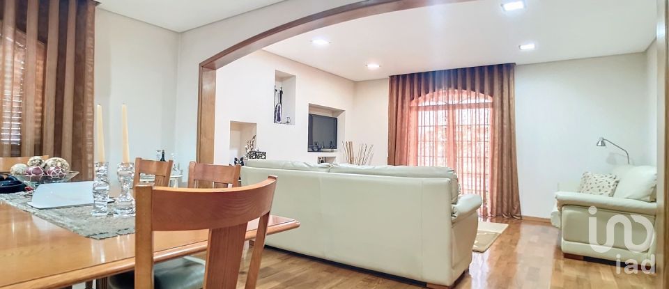 Maison rustique T4 à Válega de 359 m²