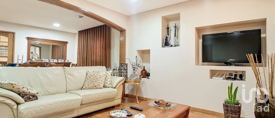 Maison rustique T4 à Válega de 359 m²