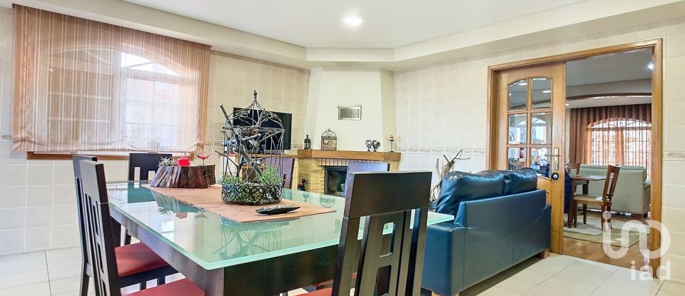 Maison rustique T4 à Válega de 359 m²