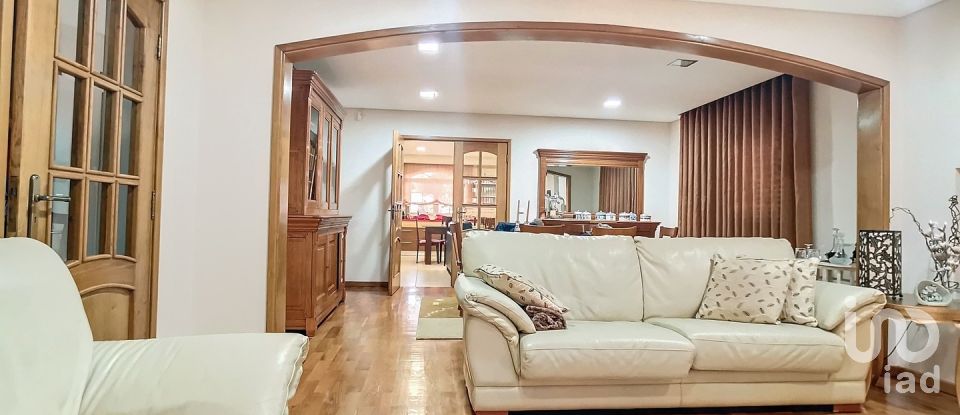 Maison rustique T4 à Válega de 359 m²