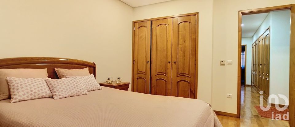 Maison rustique T4 à Válega de 359 m²