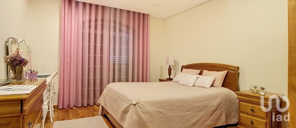 Maison rustique T4 à Válega de 359 m²