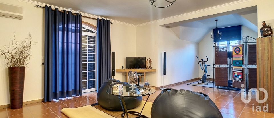 Maison rustique T4 à Válega de 359 m²