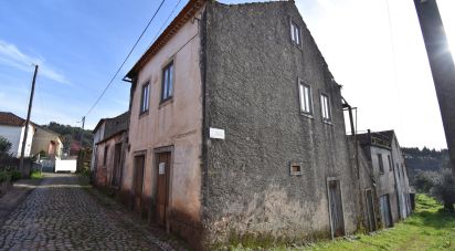 Maison traditionnelle T4 à Cumeeira de 66 m²