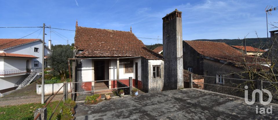 Maison traditionnelle T4 à Cumeeira de 66 m²