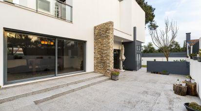 House T4 in Charneca De Caparica E Sobreda of 248 m²