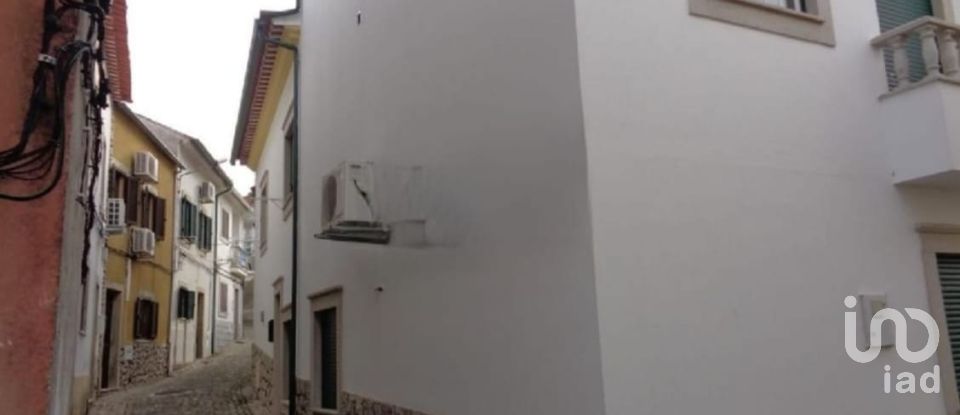 Maison T4 à Alcains de 183 m²