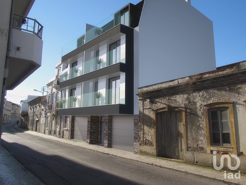 Maison de ville T3 à Alcobaça e Vestiaria de 164 m²