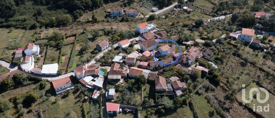 Maison de village T2 à Castanheira de Pêra e Coentral de 144 m²