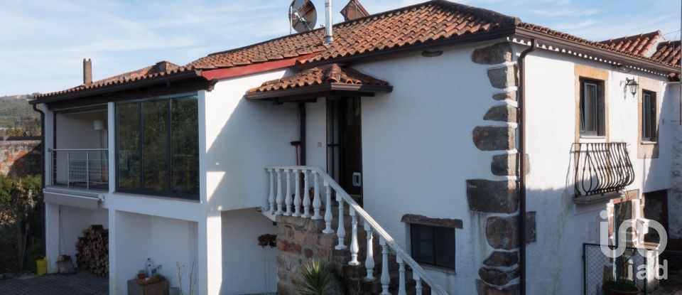 Maison de village T2 à Vila Nova do Ceira de 110 m²