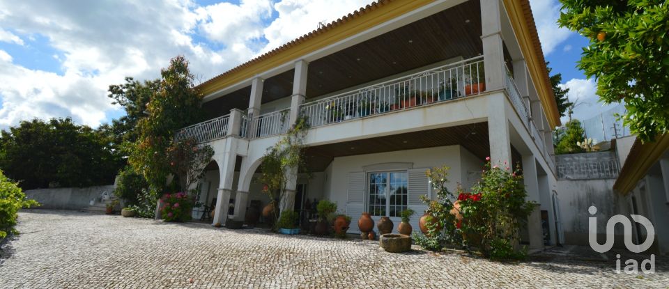 House T4 in Castanheira de Pêra e Coentral of 381 m²