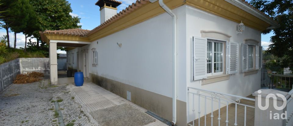 Casa / Villa T4 em Castanheira de Pêra e Coentral de 381 m²
