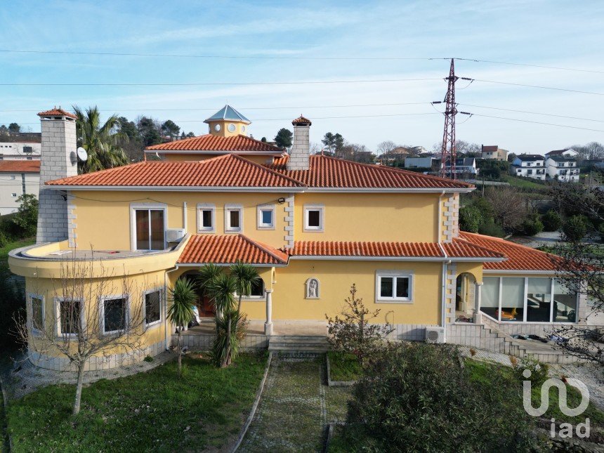 Casa T5 em Adoufe e Vilarinho de Samardã de 644 m²