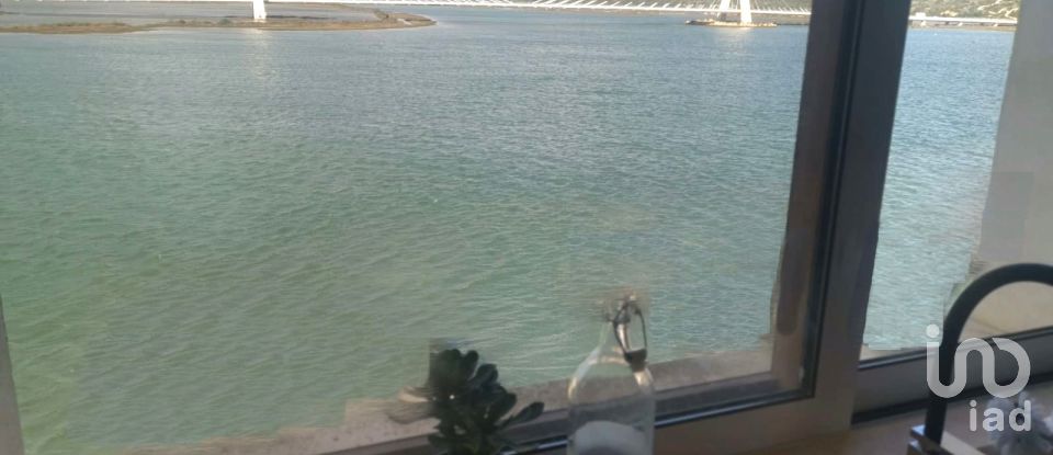 Apartamento T2 em Estômbar e Parchal de 207 m²