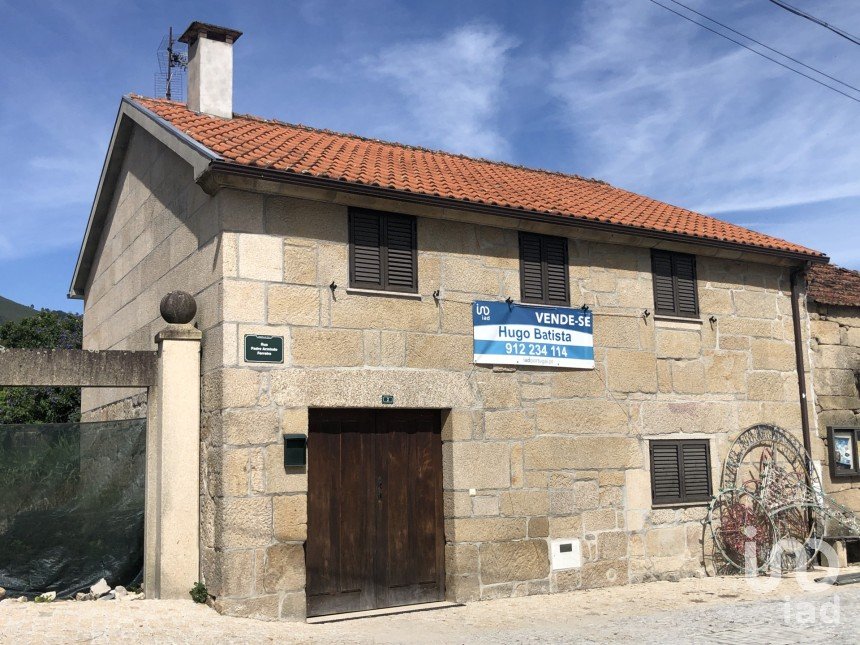 Maison de village T5 à Cerva e Limões de 368 m²