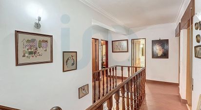 Lodge T5 in Charneca De Caparica E Sobreda of 209 m²