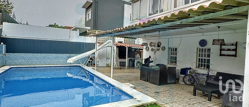 Lodge T5 in Charneca De Caparica E Sobreda of 209 m²