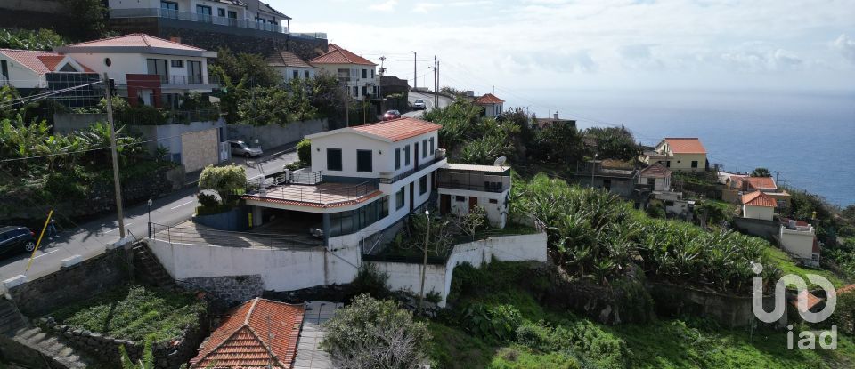 House T3 in Ribeira Brava of 231 m²