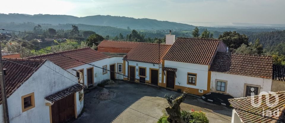 Casa de aldeia T2 em Casais e Alviobeira de 24 m²