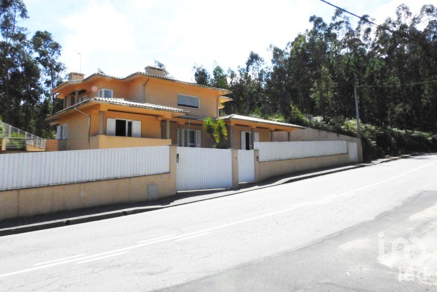 Maison T4 à Oliveira de Azeméis, Santiago da Riba-Ul, Ul, Macinhata da Seixa e Madail de 294 m²