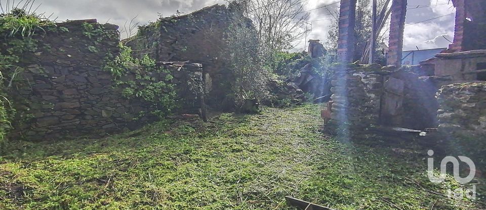 Maison de village T2 à Olalhas de 411 m²