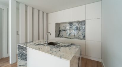 Apartment T2 in Misericórdia of 120 m²