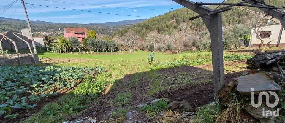 Terreno em Aguda de 1 301 m²