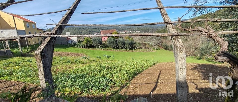 Terreno em Aguda de 1 301 m²