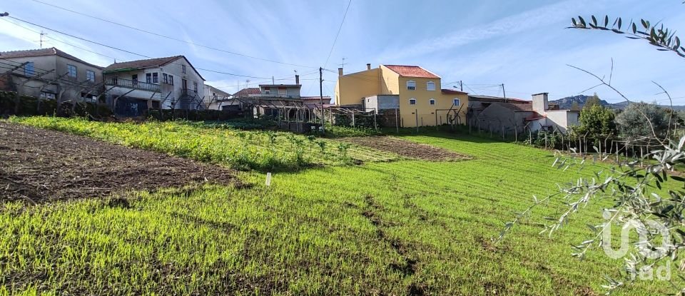 Terreno em Aguda de 1 301 m²