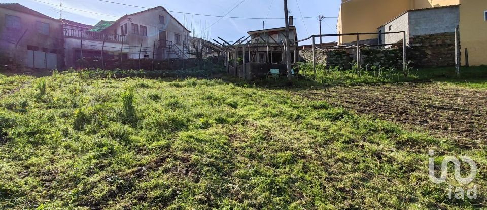 Terreno em Aguda de 1 301 m²