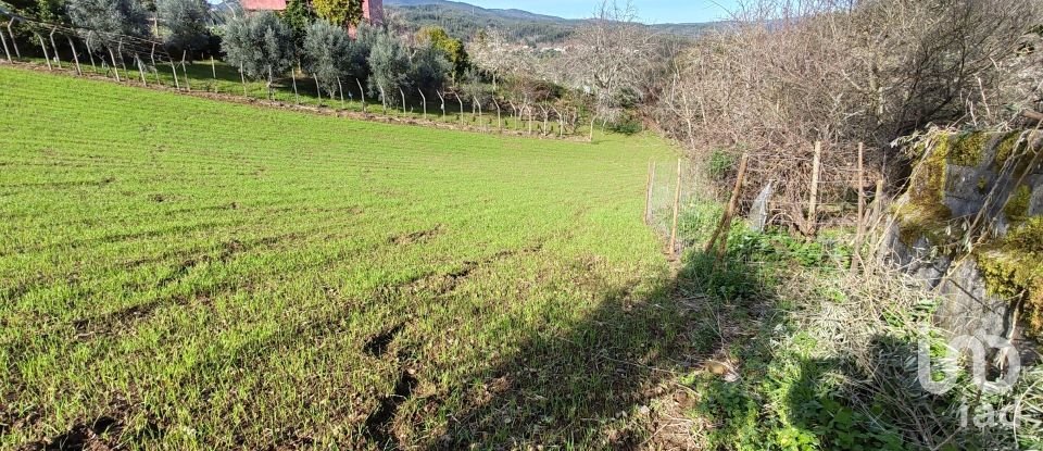 Terreno em Aguda de 1 301 m²