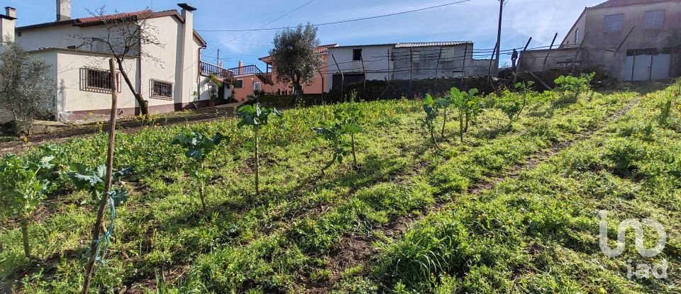 Terreno em Aguda de 1 301 m²