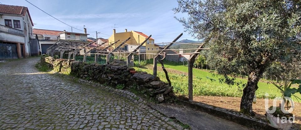 Terreno em Aguda de 1 301 m²