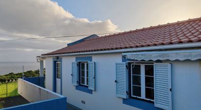 House T3 in Lajes do Pico of 221 m²