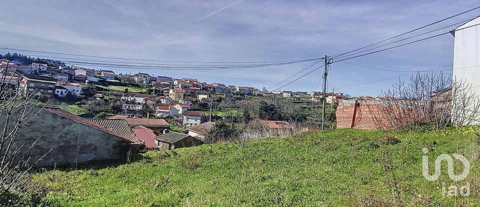 Maison de village T2 à Lorvão de 207 m²