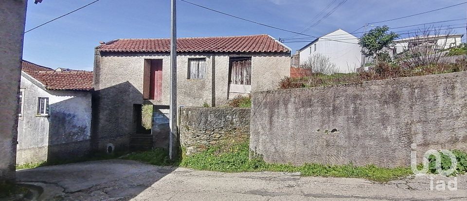 Maison de village T2 à Lorvão de 207 m²