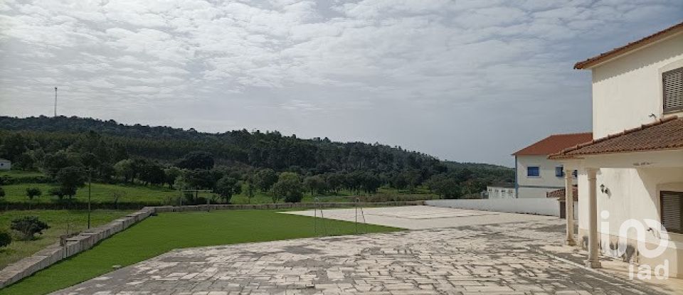 Maison T6 à Alcanede de 230 m²