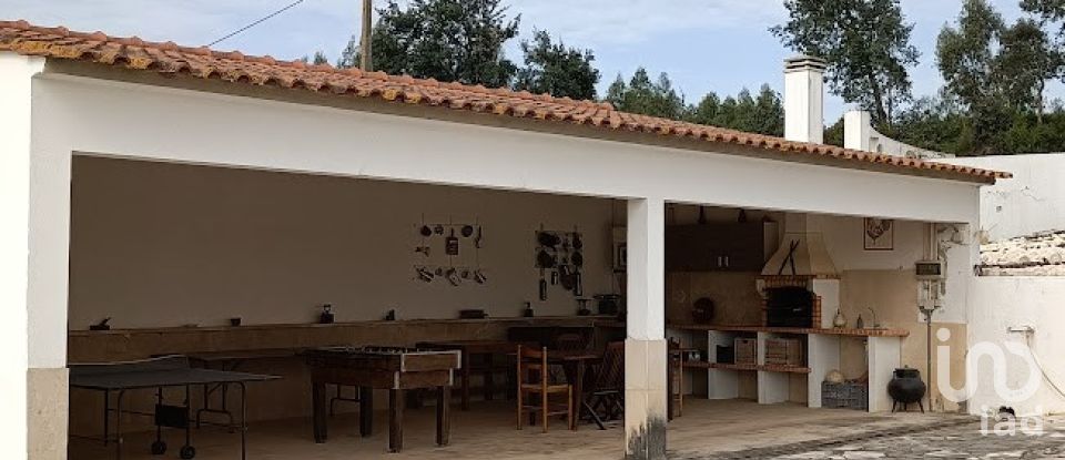 Maison T6 à Alcanede de 230 m²