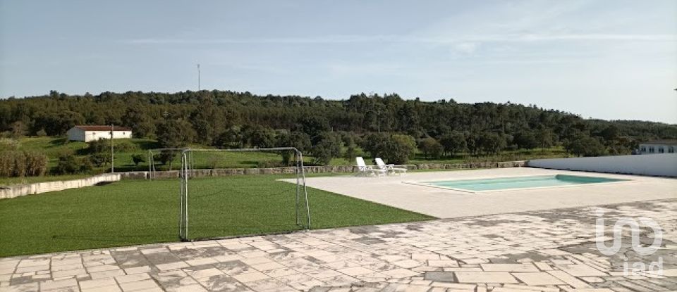 Maison T6 à Alcanede de 230 m²