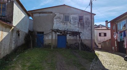 Maison de village T3 à Aguda de 1 960 m²