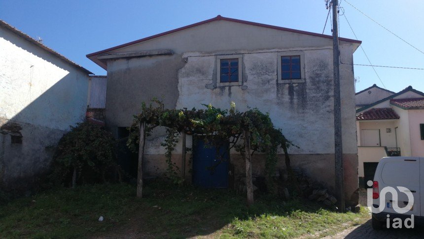 Maison de village T3 à Aguda de 1 960 m²