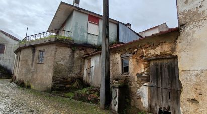 Maison de village T3 à Aguda de 1 960 m²