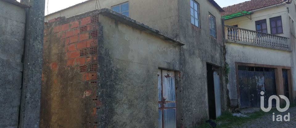 Maison de village T3 à Aguda de 1 960 m²