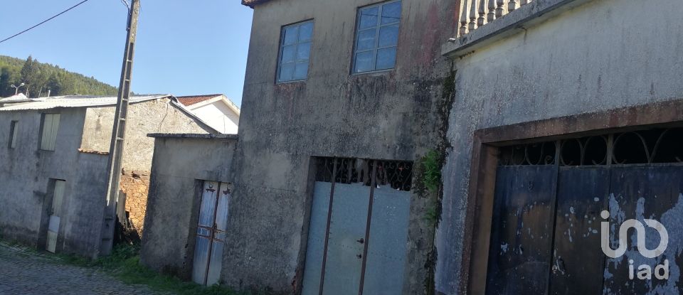 Maison de village T3 à Aguda de 1 960 m²