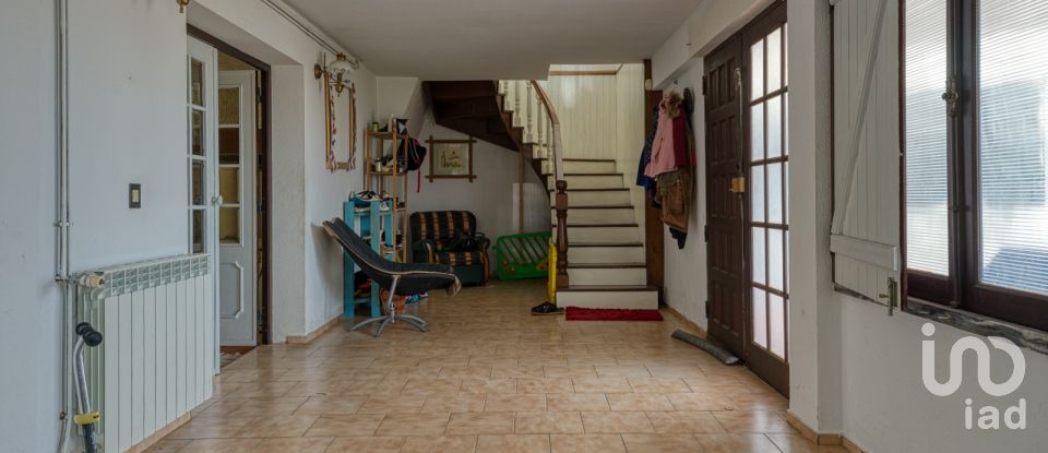 Casa tradicional T4 em Amor de 238 m²