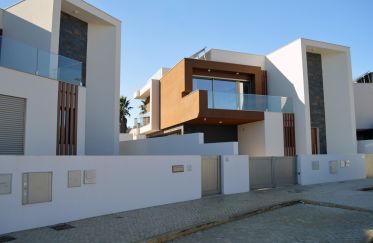 House T2 in Tornada e Salir do Porto of 185 m²
